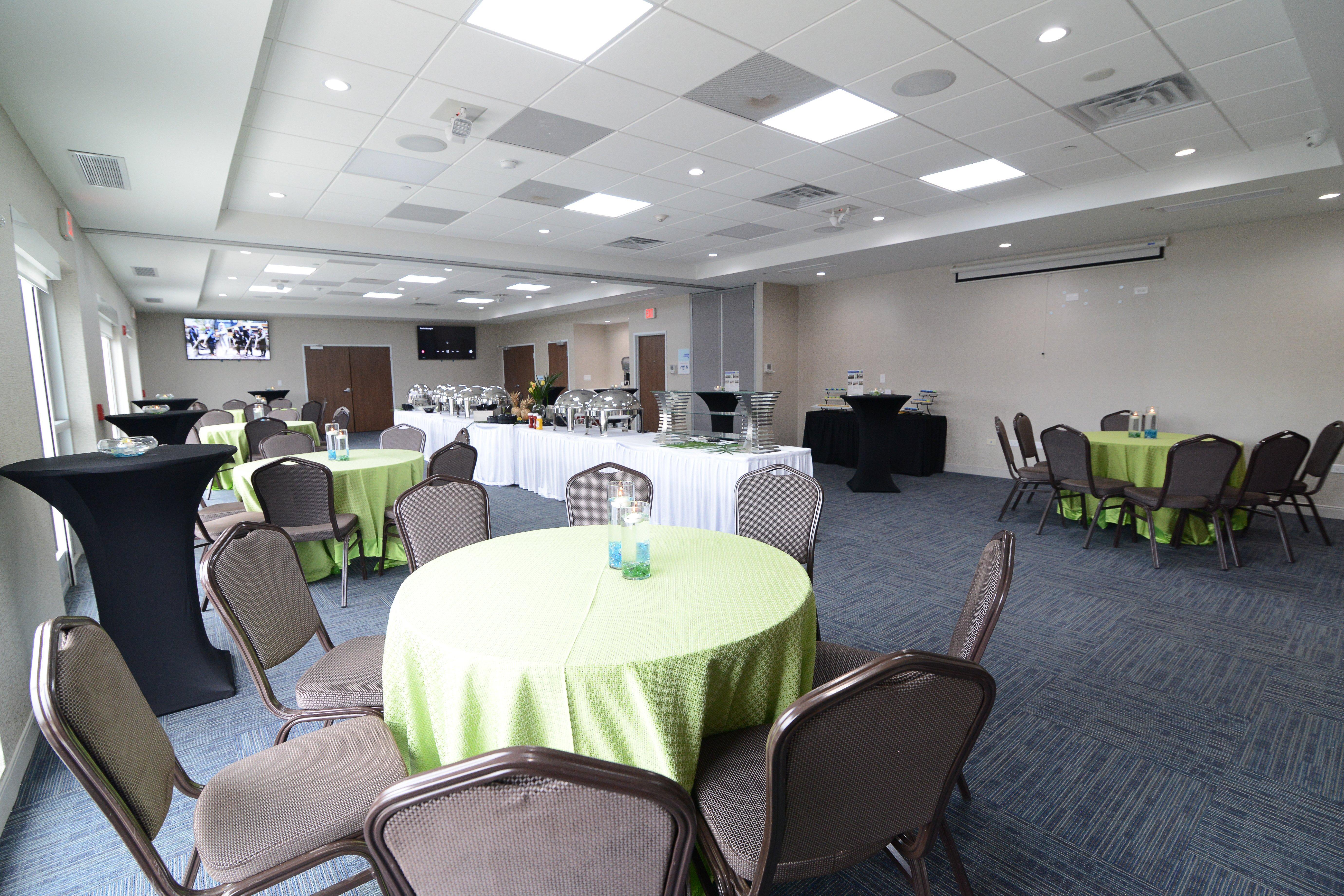 Holiday Inn Express & Suites Chicago North Shore - Niles By Ihg Exterior foto