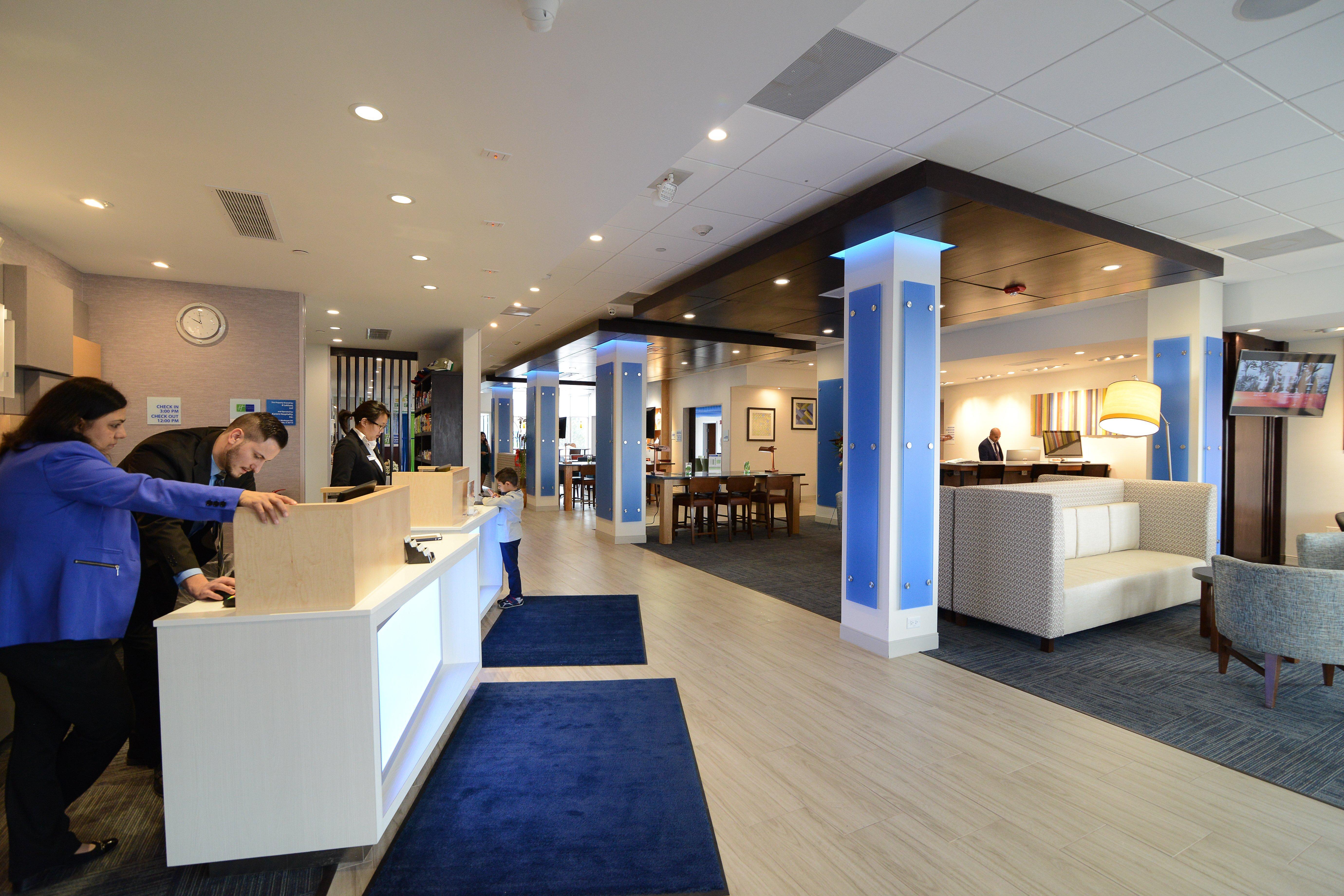 Holiday Inn Express & Suites Chicago North Shore - Niles By Ihg Exterior foto