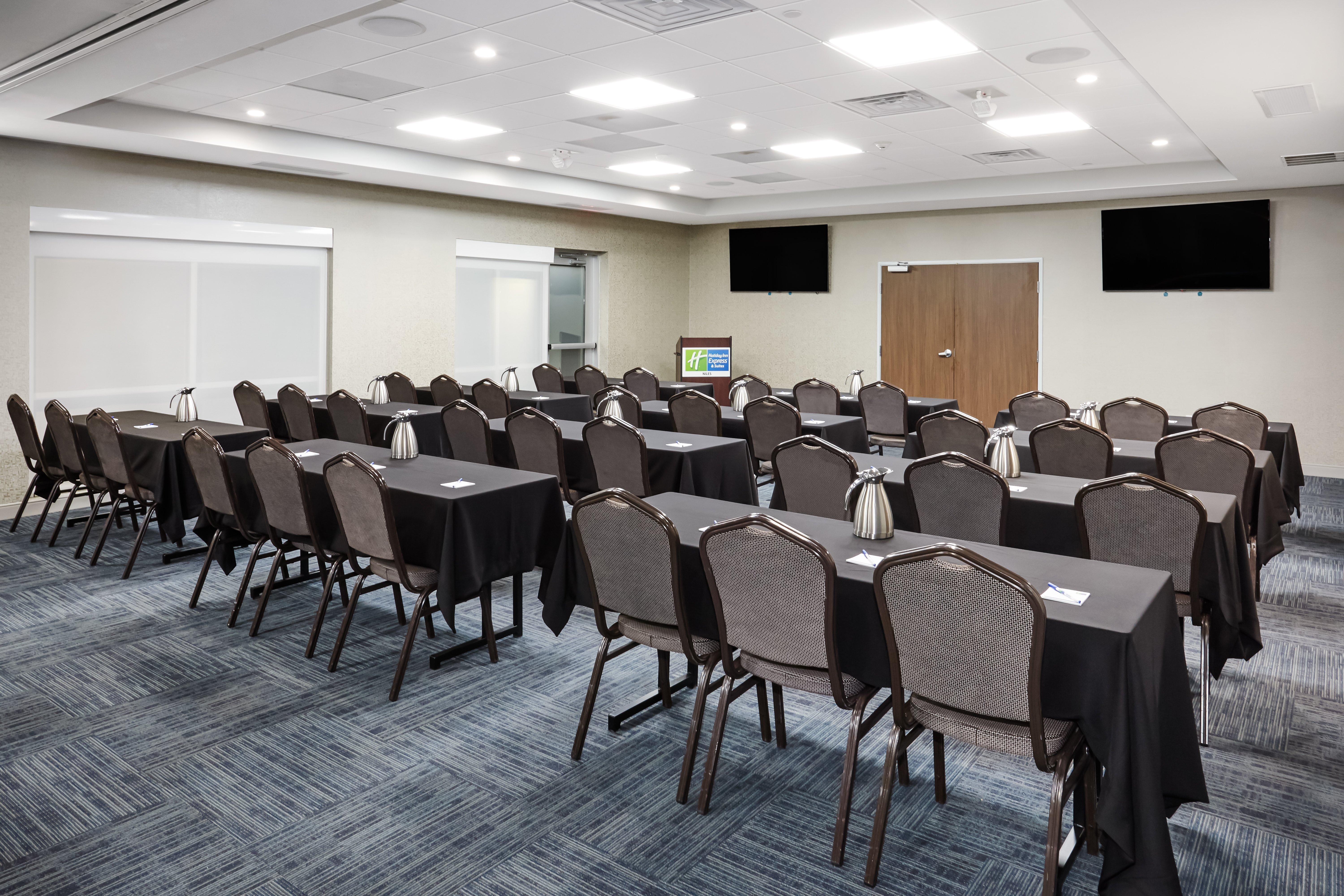 Holiday Inn Express & Suites Chicago North Shore - Niles By Ihg Exterior foto