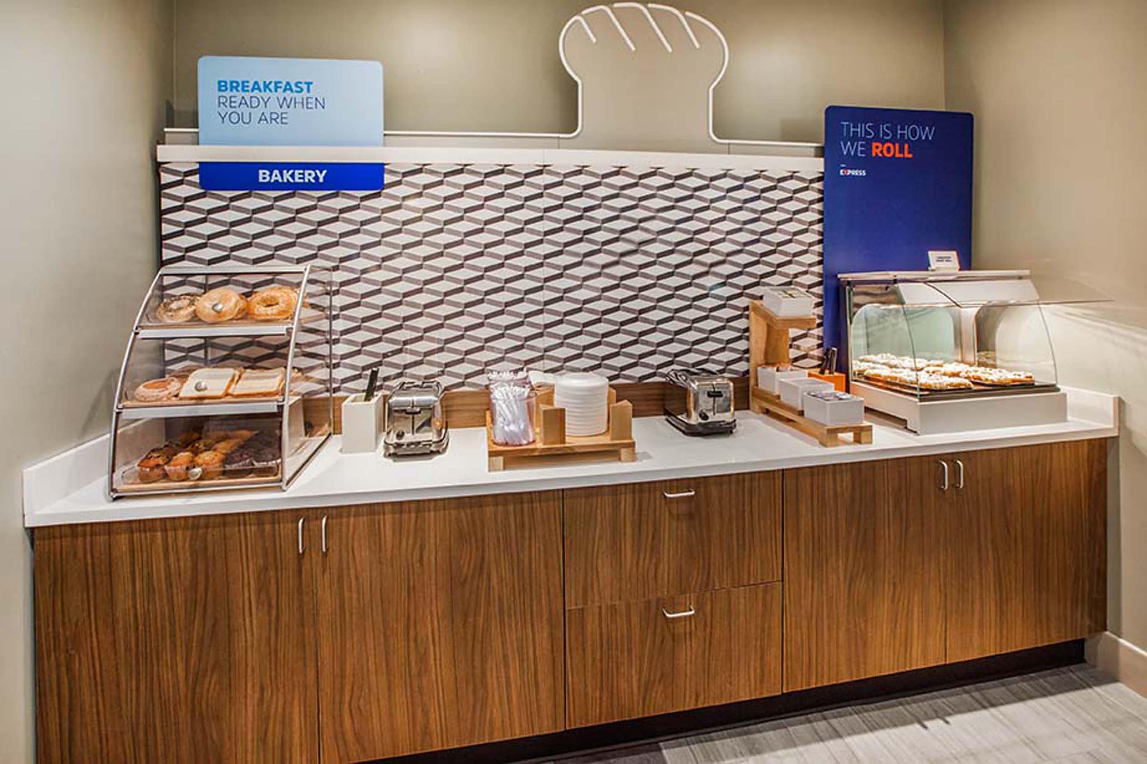 Holiday Inn Express & Suites Chicago North Shore - Niles By Ihg Exterior foto