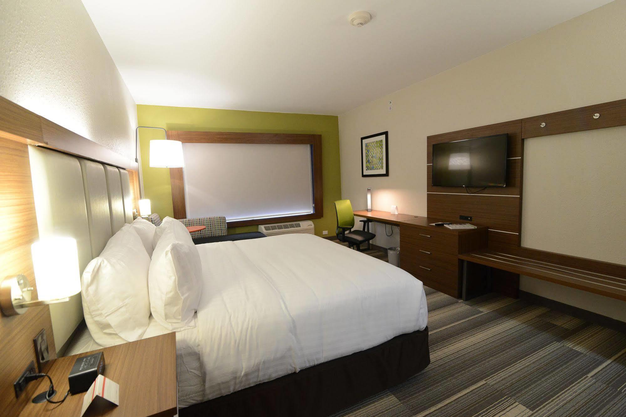 Holiday Inn Express & Suites Chicago North Shore - Niles By Ihg Exterior foto
